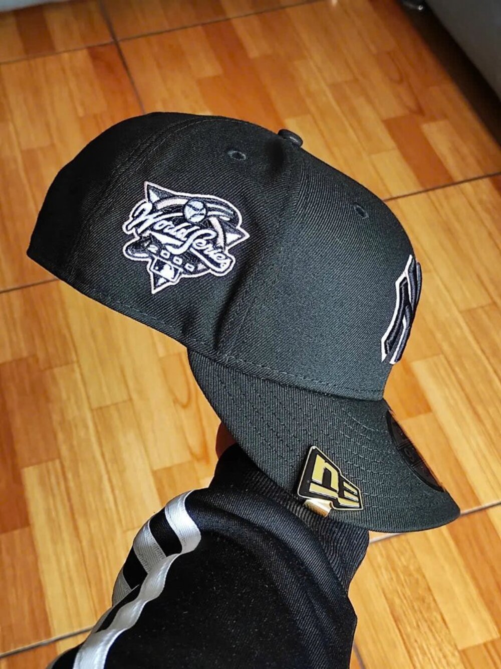 NWT New Era Black Fitted Hat White Logo Side Patch Cap - Picture 7 of 8